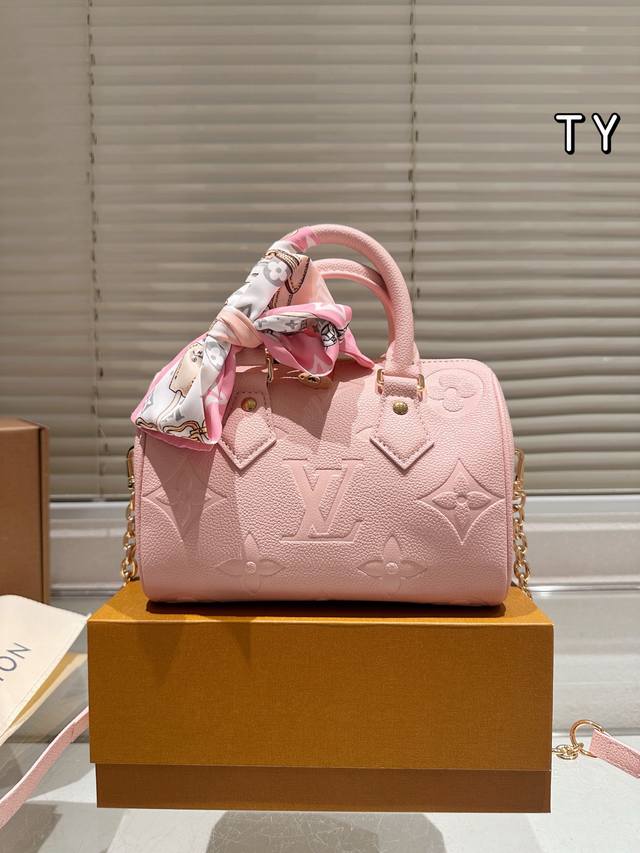 Cowhide version Lv Speedy pillow bag The lining is the same as the counter versi