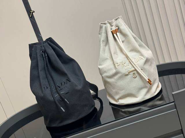Size: 34.57Cm Prada's new travel bag! Big enough and convenient! As an entry-lev