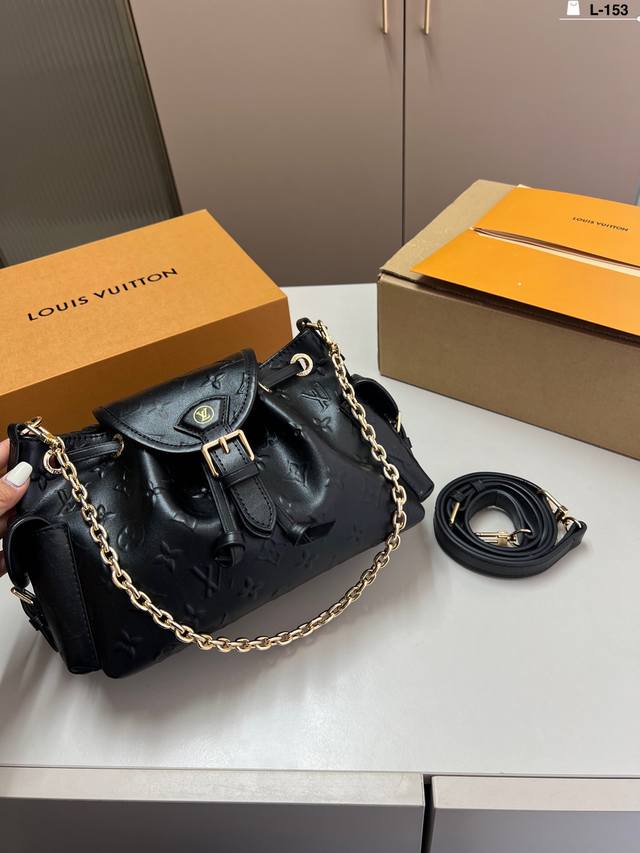 Chip version Lv Louis Vuitton chain bag The chain and buckle make the overall lo