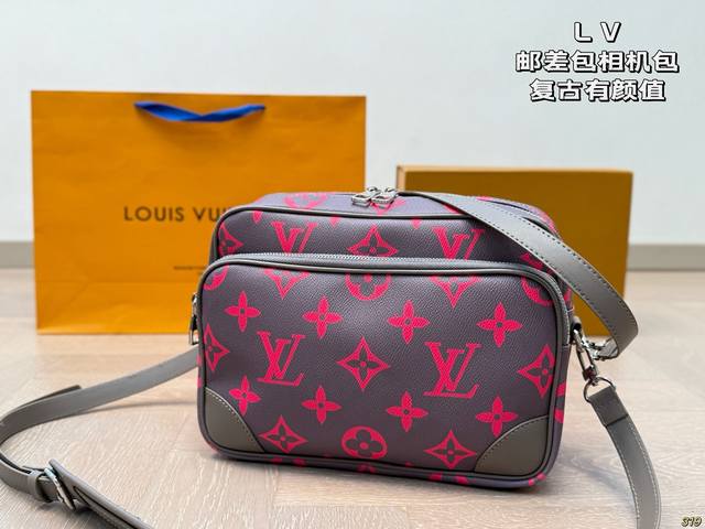 Lv messenger bag camera bag Retro and good-looking, versatile Casual yet elegant