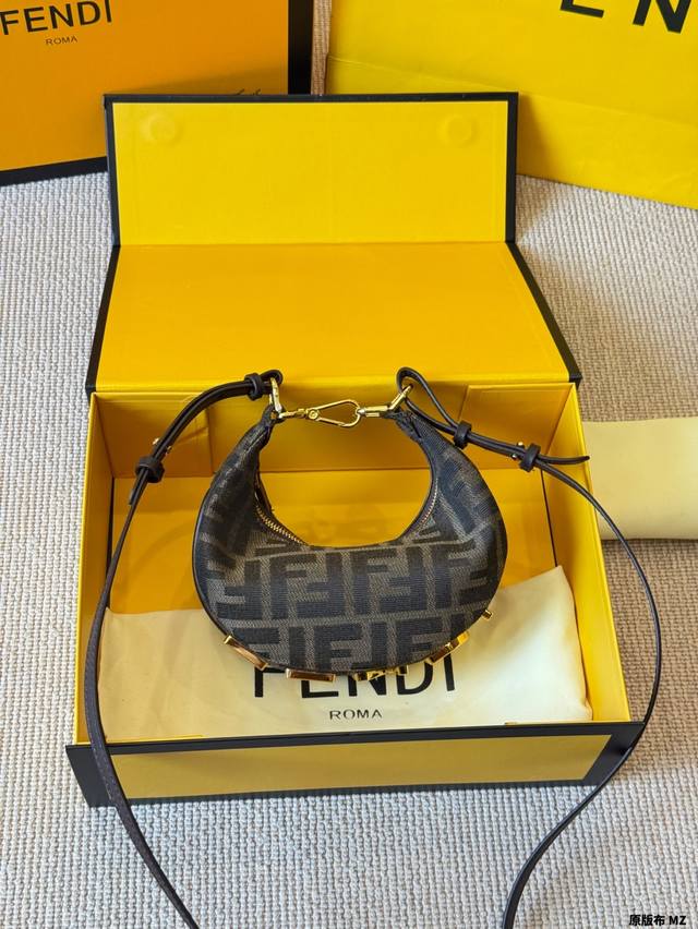 original cloth Fendi 2025 Fendigraphy half-moon bag J Fendi's new Fendigraphy ha