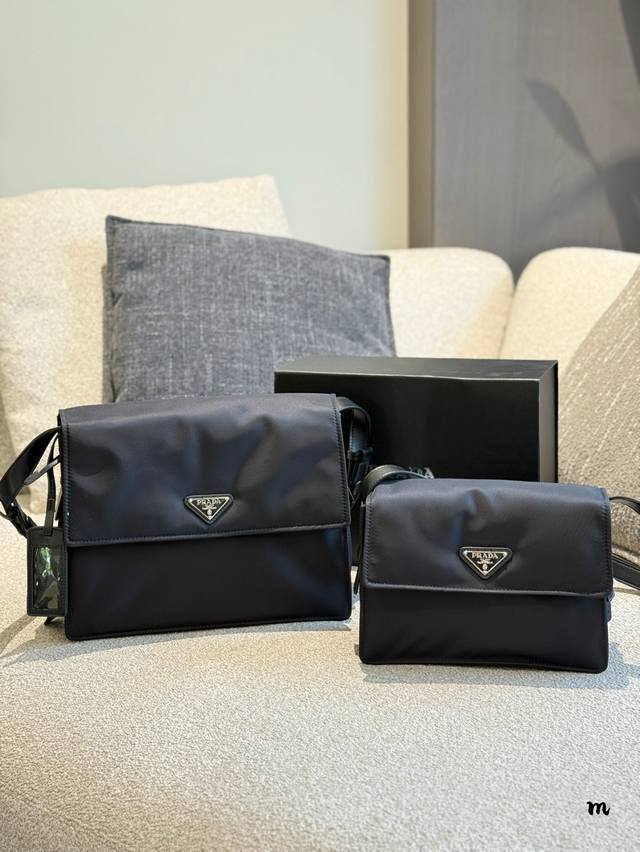 Super lightweight Prada messenger bag computer bag for men and women Prada messe