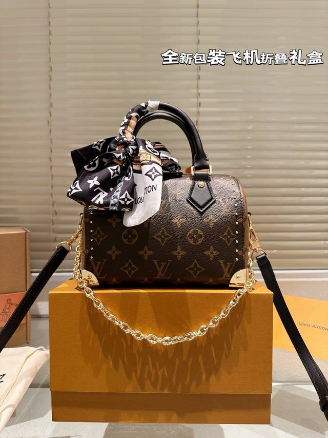 original gift box 2025 early spring catwalk pillow bag Lv Louis Vuitton new clas