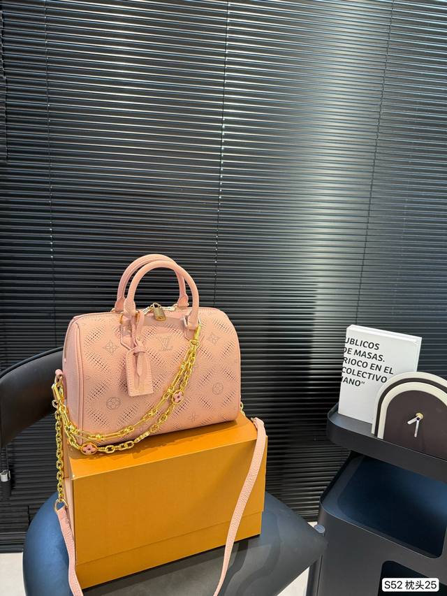 with folding box Lv pillow bag 24 show series, this Lv model is too good, both m