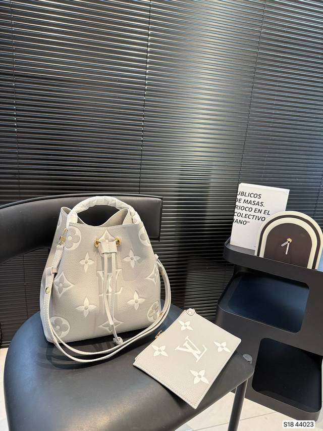 Lv bucket bag has a really large capacity and is light weight, perfect for trave
