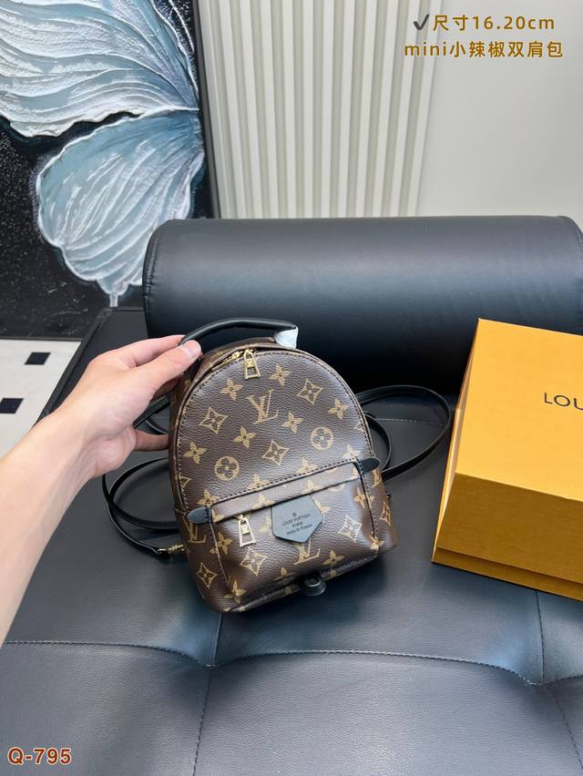 with folding box The essential accessory for a sweet and cool girl is of course