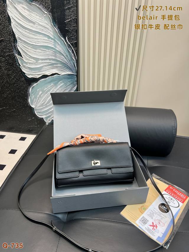 with folding box Explore the new realm of high-end women's bags. Balenciaga's 20