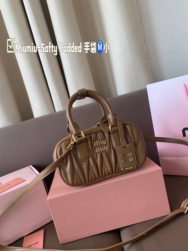 Small size Miumiu-Softy Padde The new Softy Padded bag is a reinterpretation of