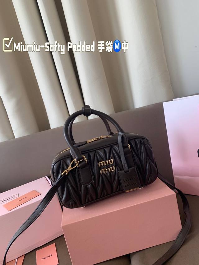 Medium Miumiu-Softy Padde The new Softy Padded bag is a reinterpretation of the