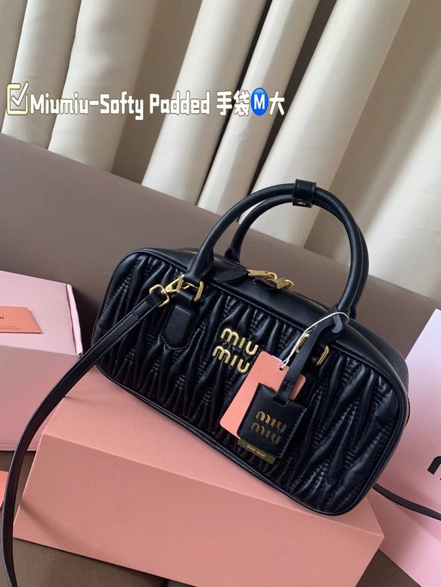 Large Miumiu-Softy Padde The new Softy Padded bag is a reinterpretation of the c