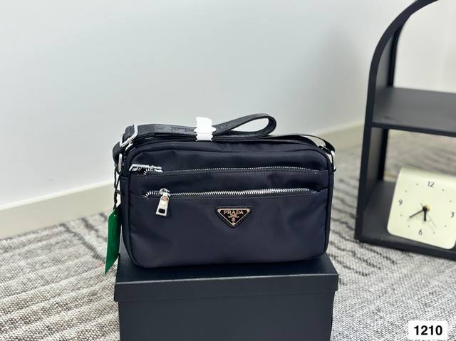 Prada nylon camera bag. Durable and wear-resistant. Simple and lightweight. Perf
