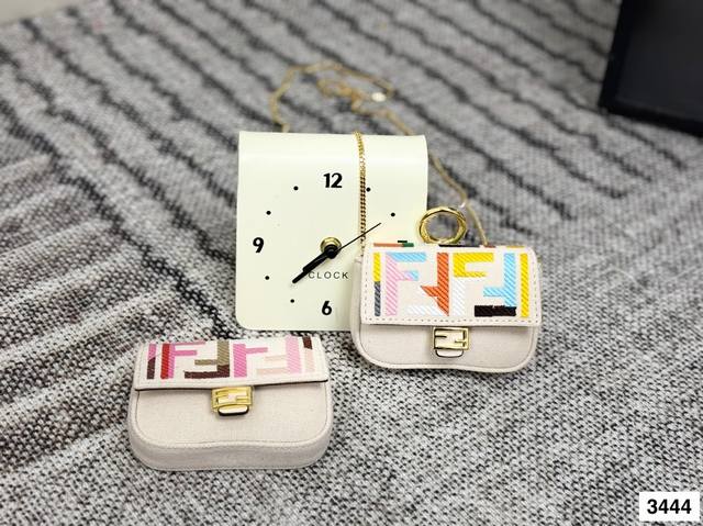 White Fendi Mini Bag Summer Limited Capsule Series Lipstick Bag Coin Purse Can b