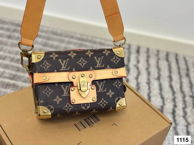 Lv soft case Side Trunk Summer is coming and it's time to be fancy