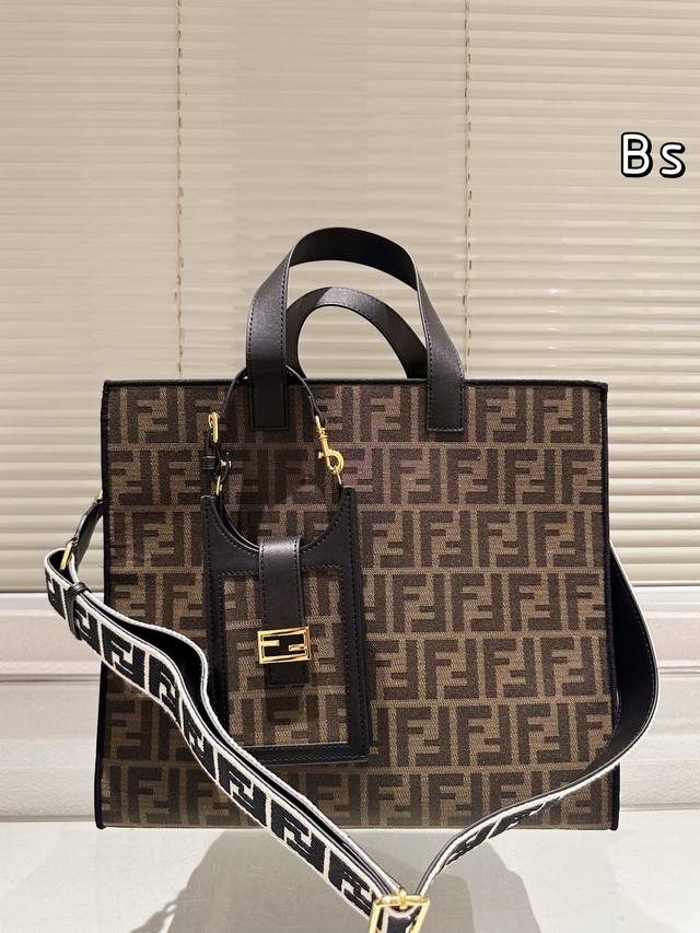Cowhide version Size: 37.32cm Fendi Peekabo shopping bag Classic Tote shape! Tot