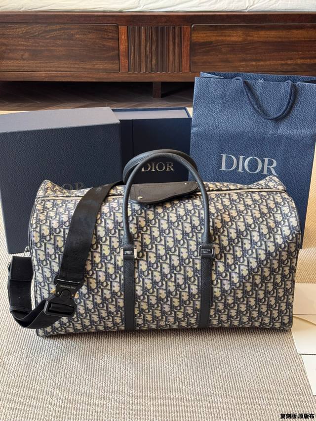Replica original cloth Dior travel bag In addition to the LV Keepall, this trave