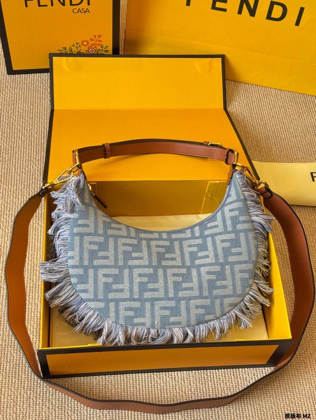 original cloth Fendi 2025 Fendigraphy half-moon bag J Fendi's new Fendigraphy ha