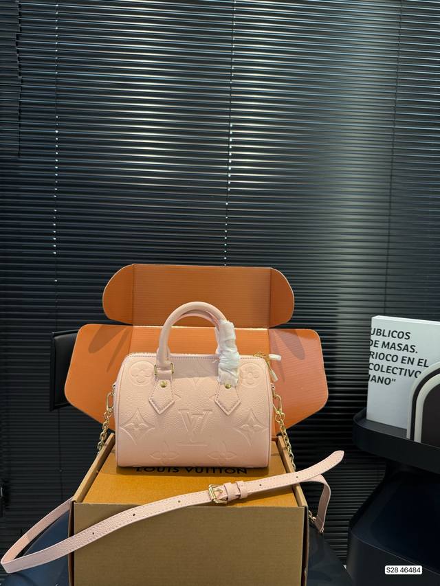 Which pretty girl can refuse the new pink Speedy20? Anyway, I can't refuse it [f