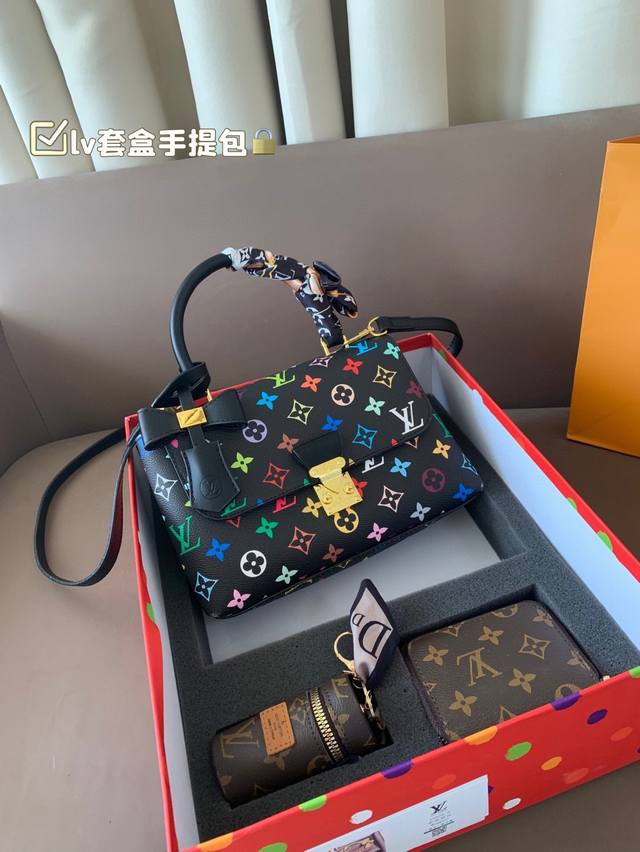 L's handbag set I really like this bag with handles It feels great to carry! Siz
