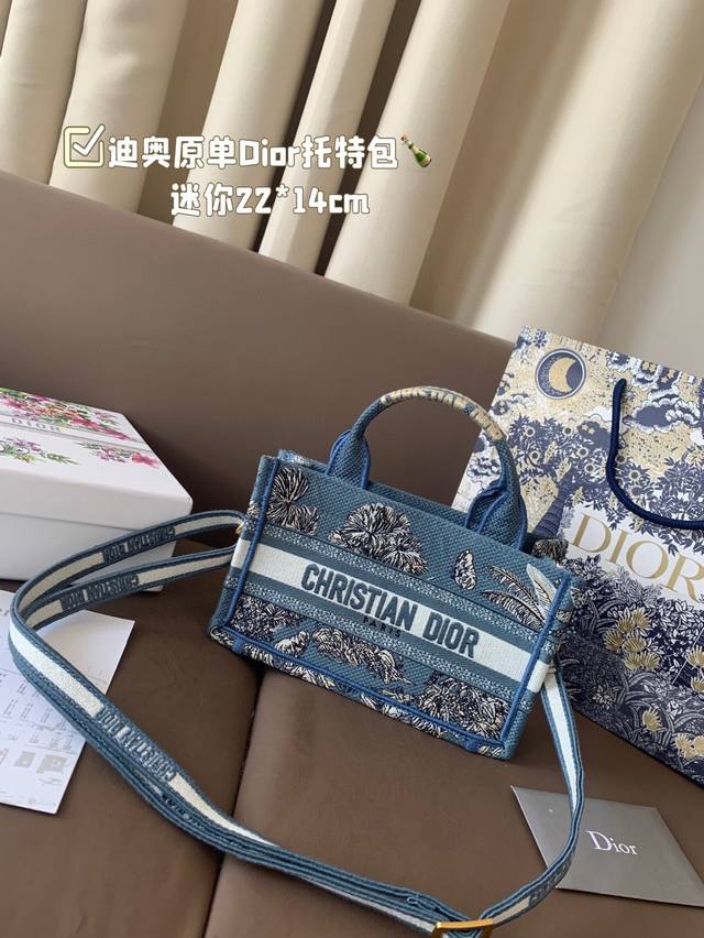 Mini Original Dior Tote The tote bag is the most recognizable of Dior bags. The