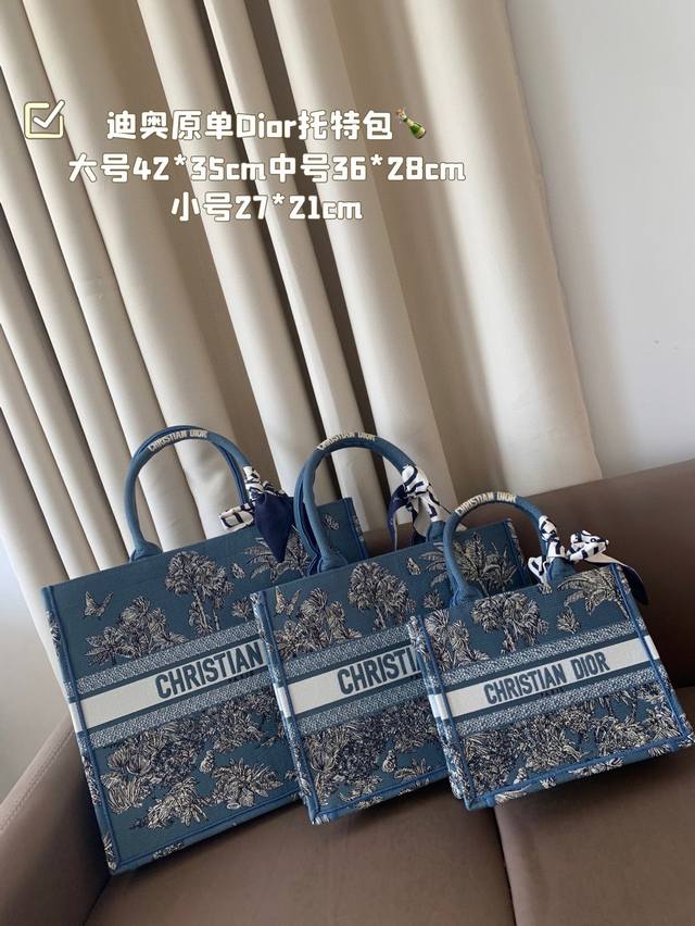 Large, Medium, Small with liner Dior original Dior Tote The tote bag is the most