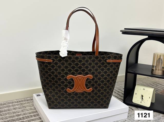 with gift box Celine tote bag Unique design, fashionable and classic Super versa