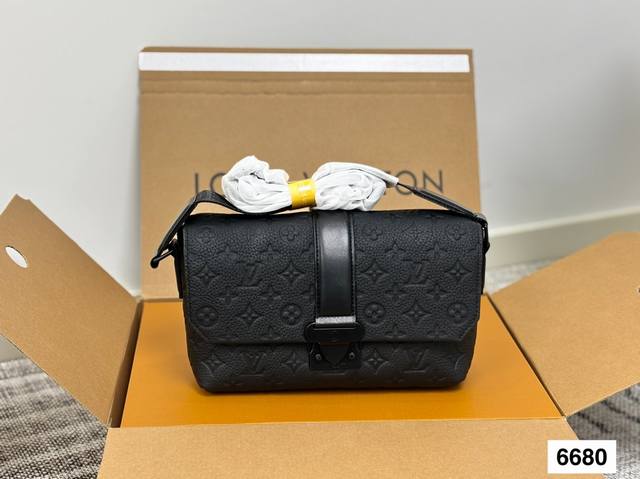 Gift box packaging Black Warrior Messenger Bag Recommendation | Lvs Cape Black F