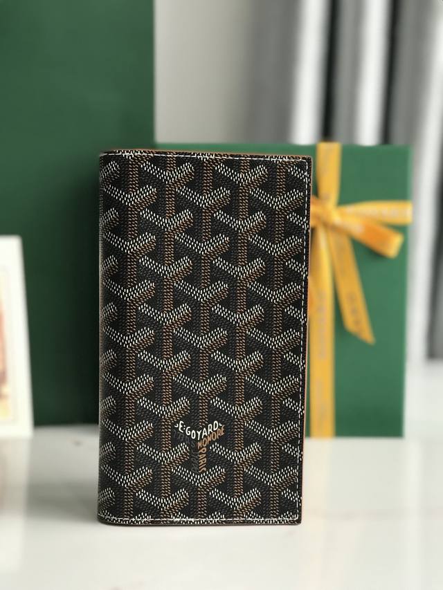 Genuine grade Saint-Lambert is a mobile phone bag made of Goyardine canvas and