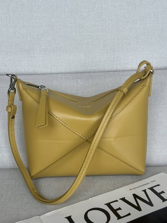 Original leather Lw New Turmeric Puzzle Fold Pouch handbag reinterprets the prac