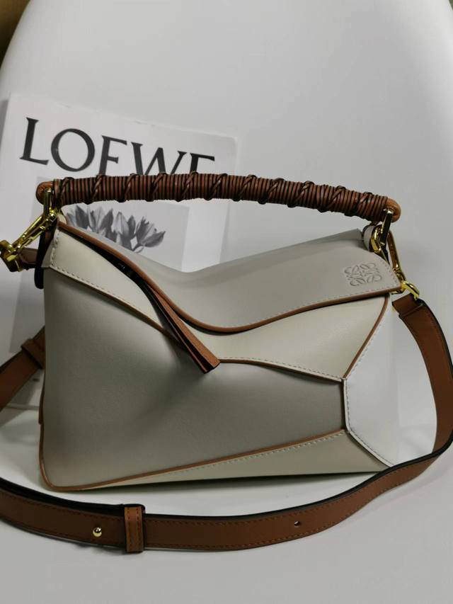 Original leather The braided hand strap is more distinctive and unforgettable Mo