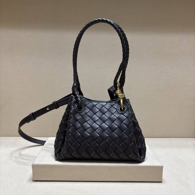 Original leather The small parachute Andiamo combines the Bottega Veneta archive