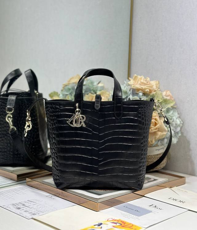 Authentic, high version #Medium Dior Toujours Vertical Handbag Crocodile Pattern