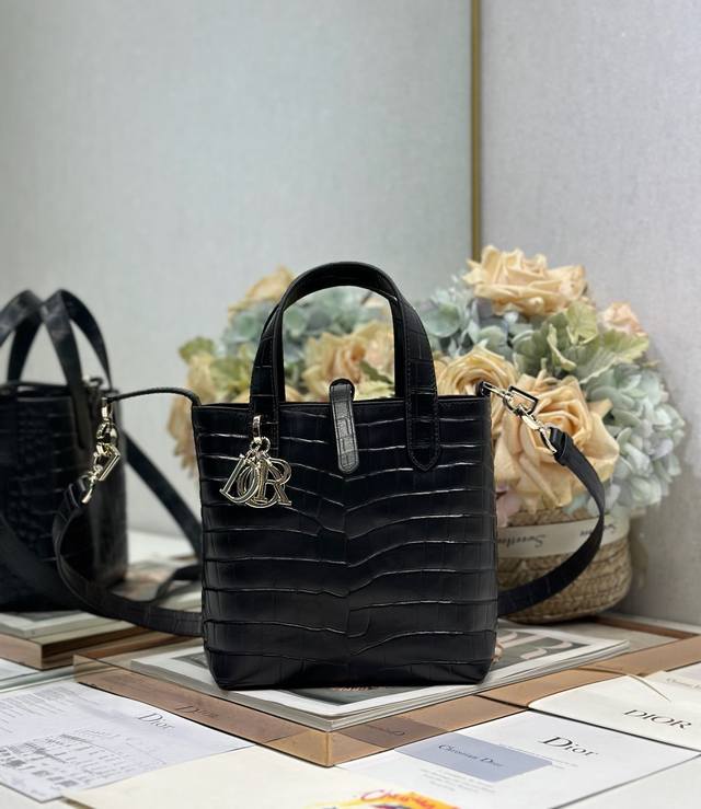 Authentic, high version #Small Dior Toujours Vertical Handbag Crocodile Pattern