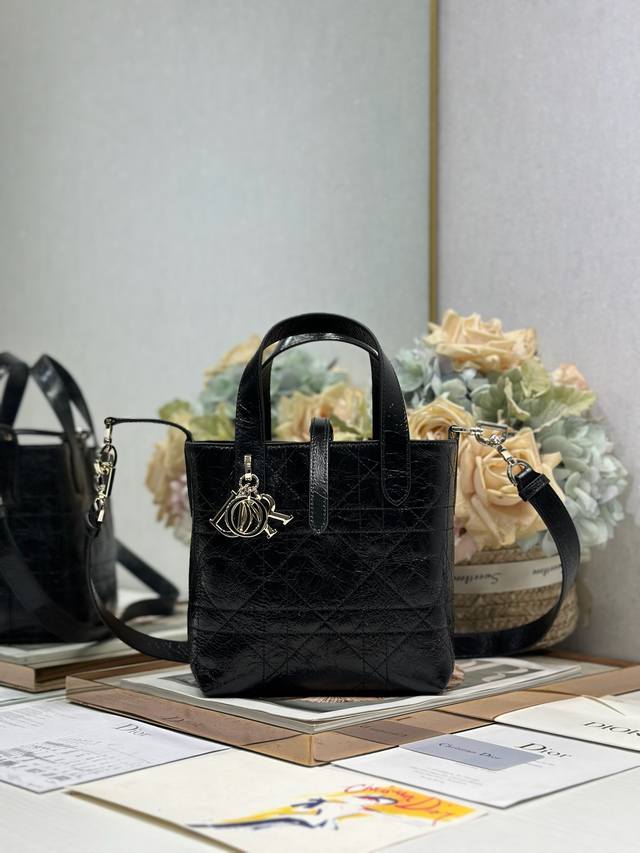 Authentic, high version #Small Dior Toujours vertical handbag with pleated black