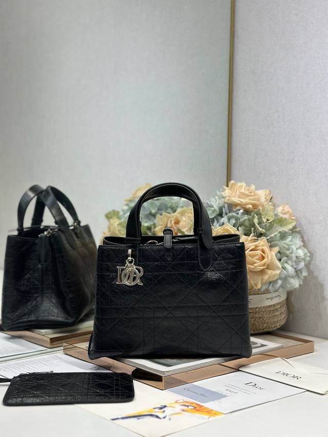 authentic, high version Diortoujours handbag [Pleated black medium] This Dior T