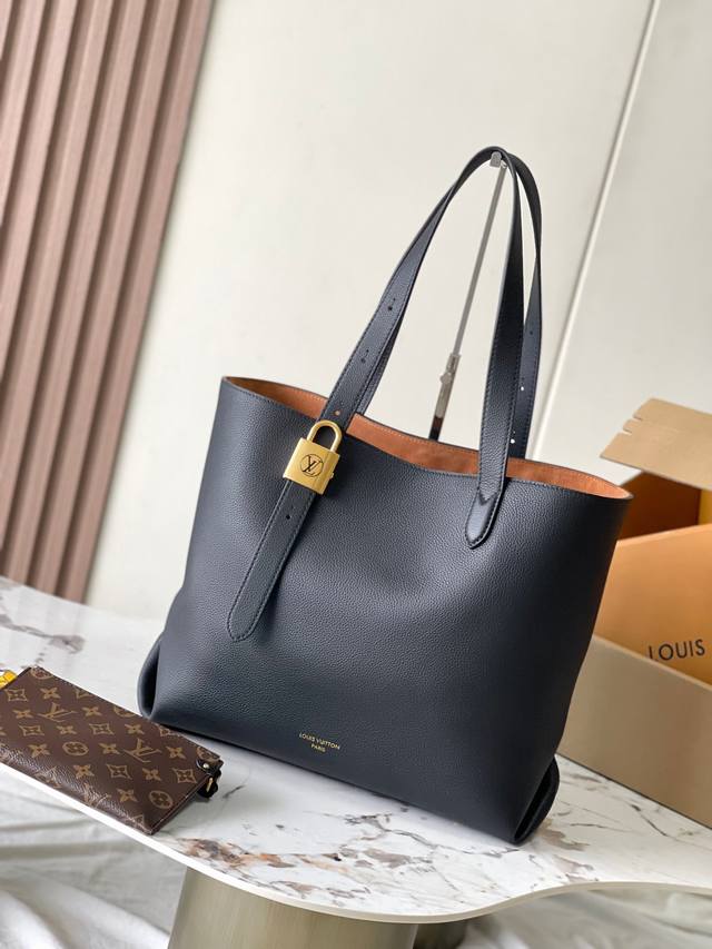 Superior Mb chip version original leather This Low Key Cabas medium handbag is w