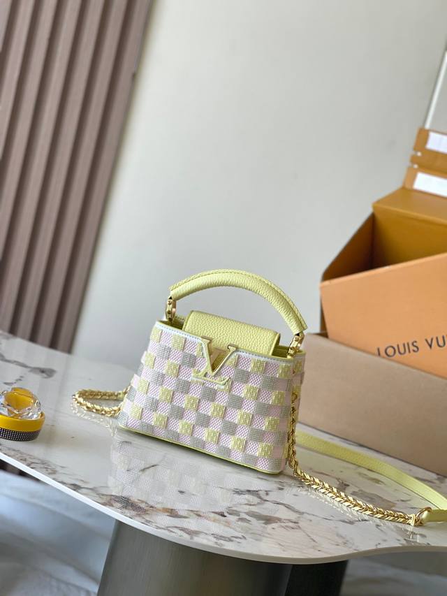 Special grade Mb chip version original leather Capucines East West mini handbag