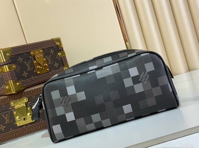 Top original M15109 This Dopp Kit toiletry bag is made of deep Damoflage Black