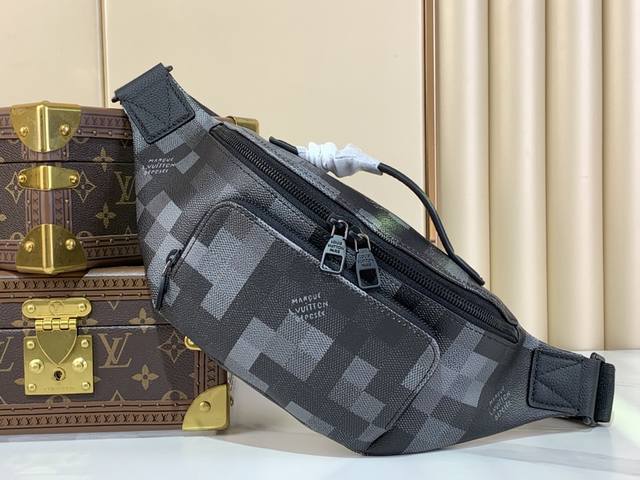 Top original Rush waist bag M14920 Black mosaic This Rush waist bag presents a