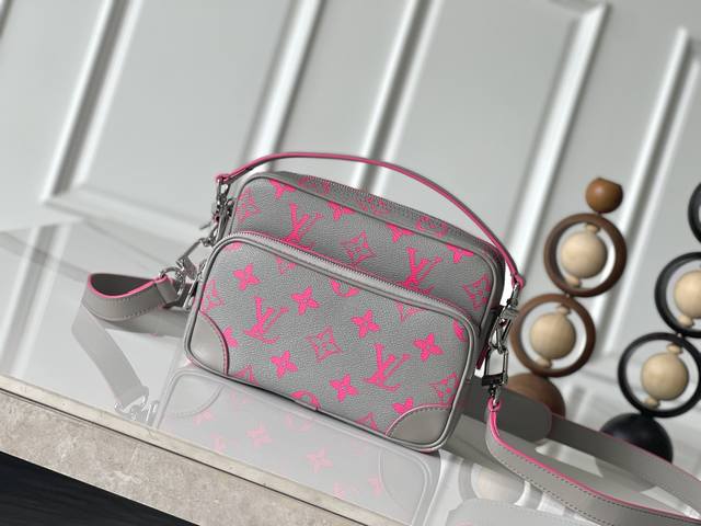Top Original Nil Messenger Bag M15024 Grey Pink Silkscreen Pharrell Williams re