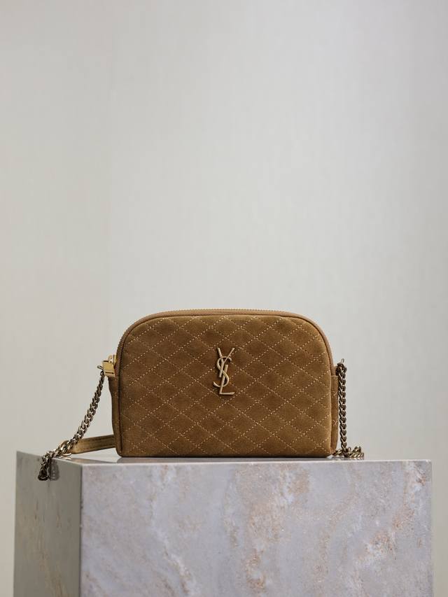 Ochre frosted Gaby_Chain bag This shell bag from Y is so pretty. The soft and co