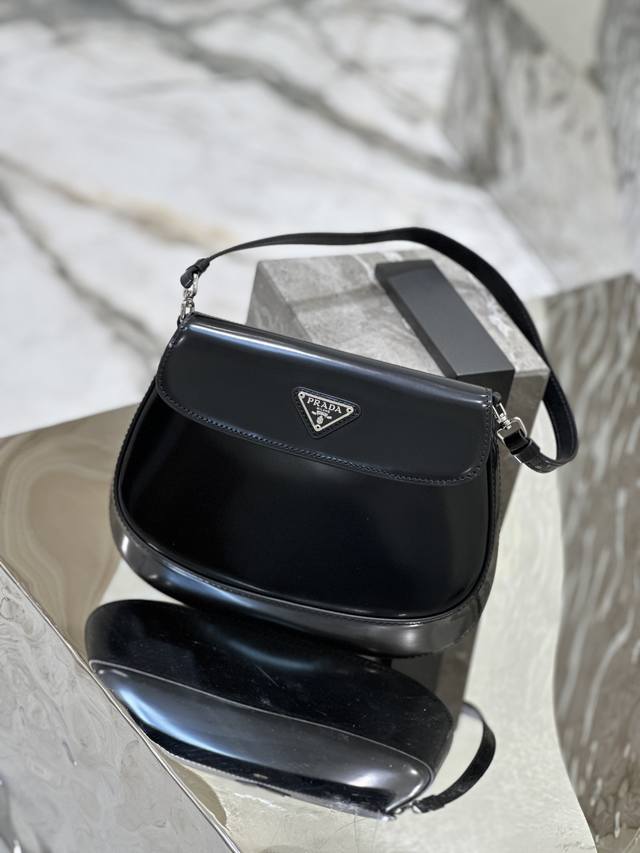 Cleo series flap is made of imported leather with open edge beads and calfskin,