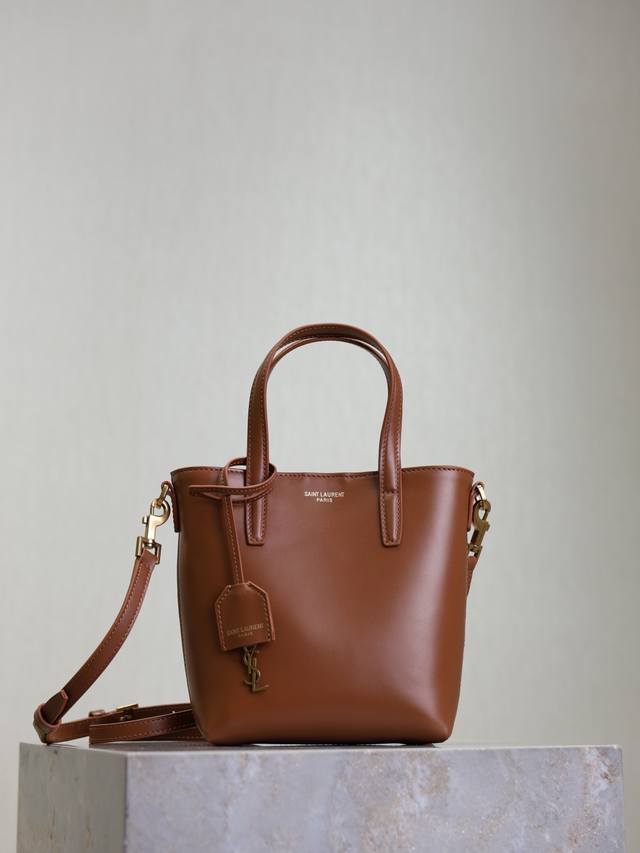 Caramel Mini Toy Shopping The new mini tote shopping bag, although small, can h