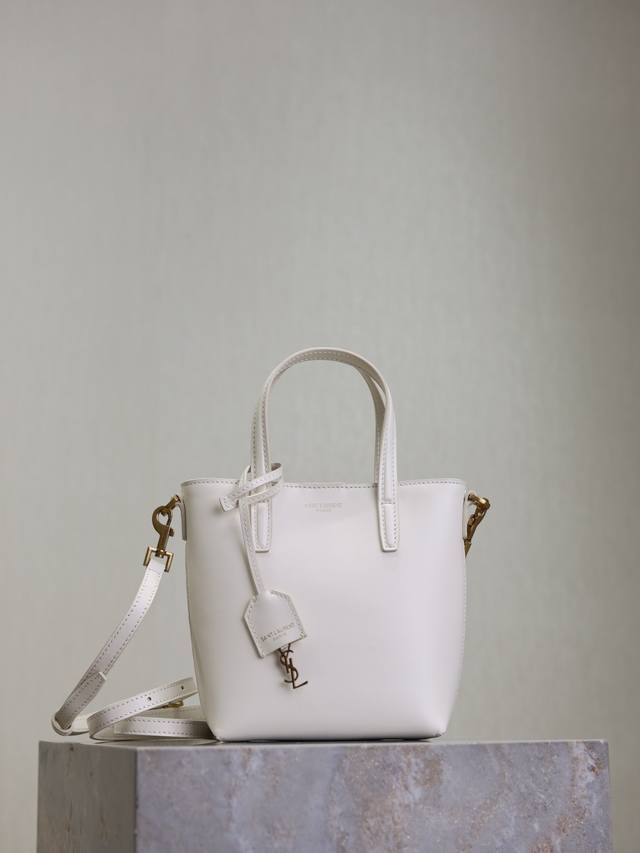 White Mini Toy Shopping The new mini tote shopping bag, although small, can hold