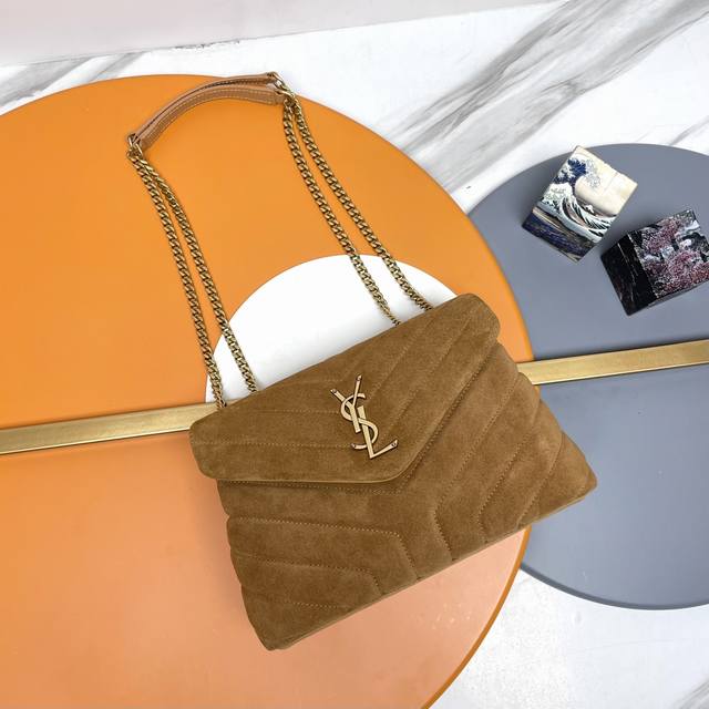 The bag suitable for winter is here, and it is coming to you with warmth! The li