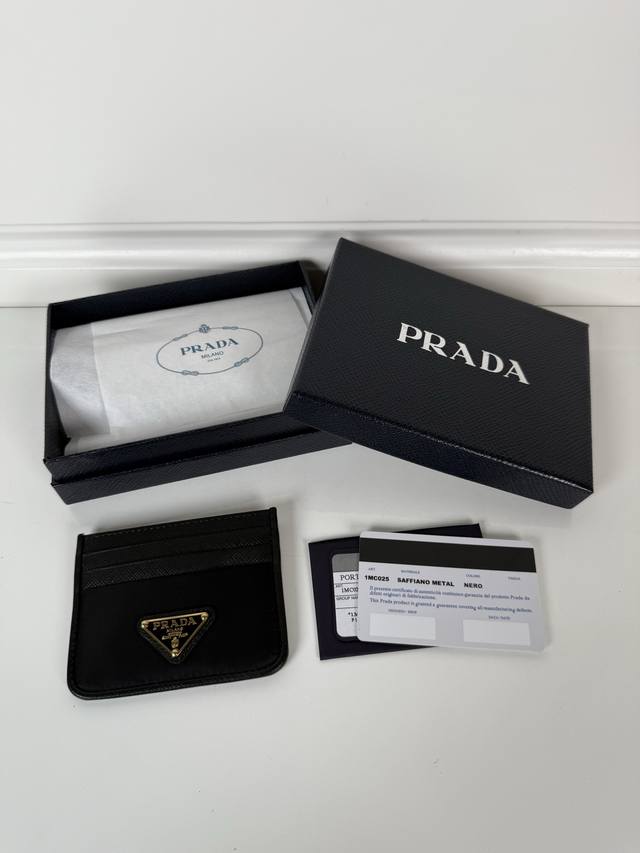 P Unisex Small Card Holder, Model 1Mc025, Original Quality, Made of Imported Cro