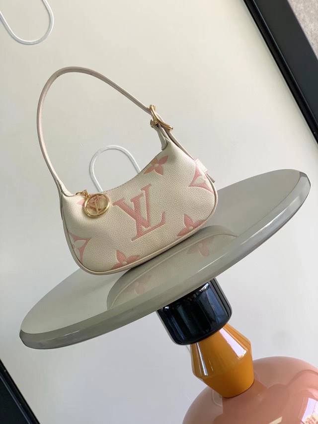 Top original M82391 M82519 Mini Moon handbags are made of soft Monogram Emprein