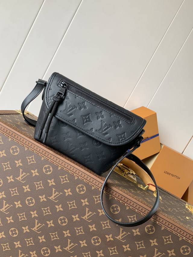 M12636Black embossed top original single variable chip This Pulse mini handbag i
