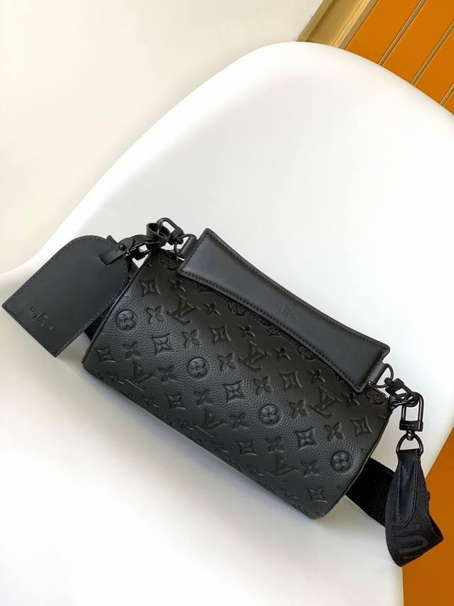 Top original single M46796 Embossed cylindrical bag Men's bag series This Soft