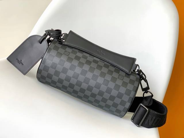 Top original single M46796 Black grid cylindrical bag Men's bag series This Sof
