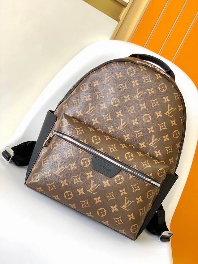M46684MonographM22558BlackN40514Black GridDiscovery Small BackpackThis Discovery